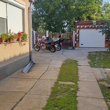 招待所 Bundik Vendeghaz Berettyóújfalu